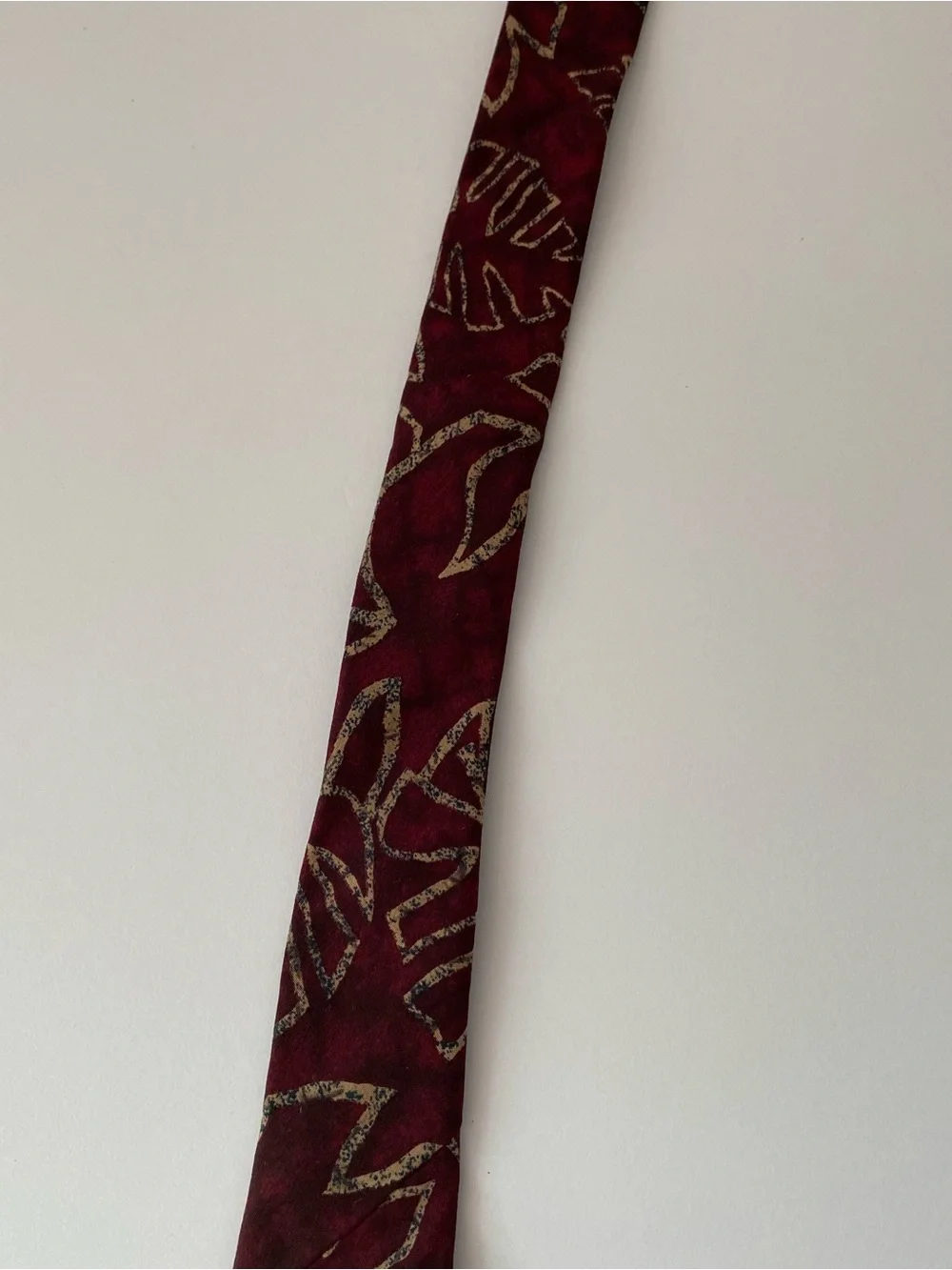 Chaps Ralph Lauren Burgundy Tie with Leaf Pattern 100% silk Made in USA